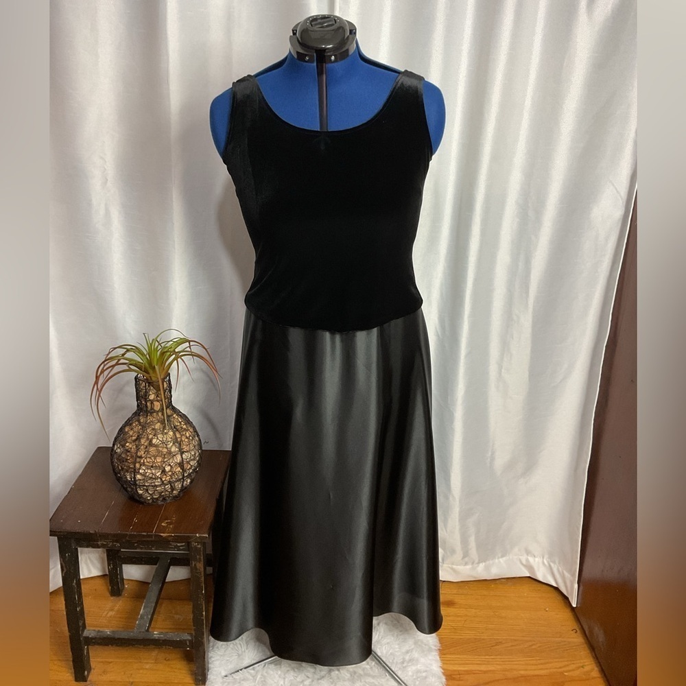 Excellent Used Condition.  Jessica Howard Dress